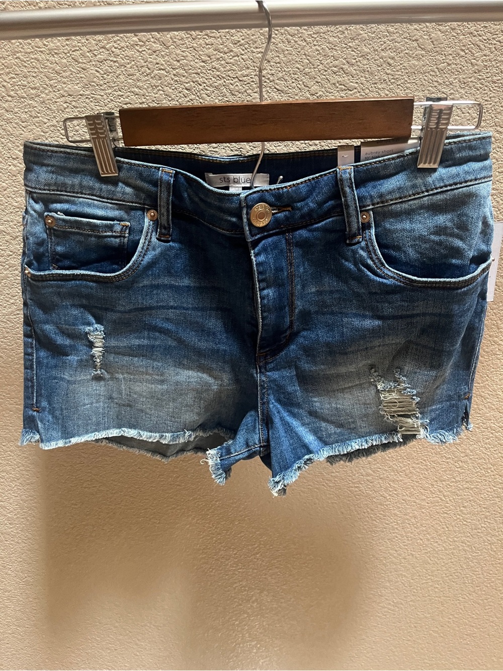St’s Blu Aubrey 10” High Rise Distressed Jean Short.